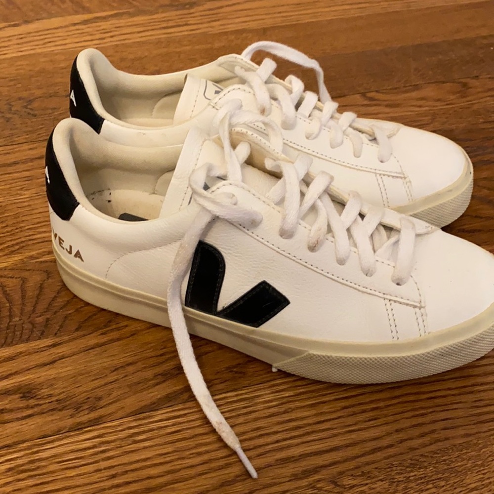 Veja Campo Size 38 white with black